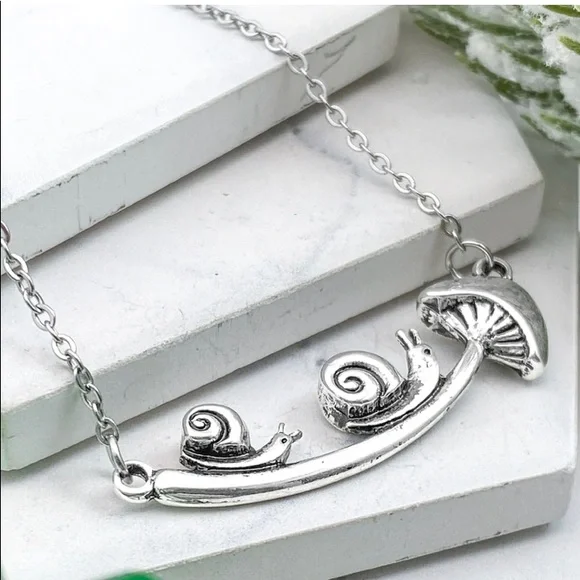 NEW Vintage Mushroom Snail Necklace - Picture 4 of 5